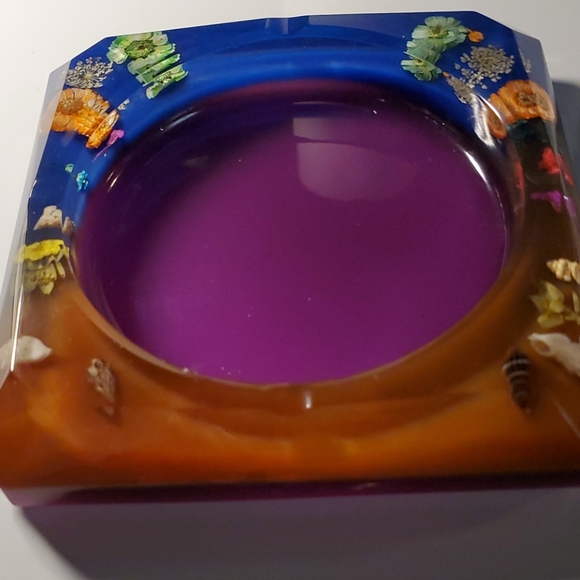 Resin ashtray - Picture 5 of 8